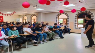 Akademi lise ve bilgievi öğrencilerine motivasyon semineri düzenlendi