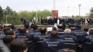 Akar: “Bu millet, teröristlerle arasına mesafe koyamayanlarla arasına mesafe koyacaktır”