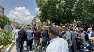 Aksarayda 7. kattan düşerek hayatını kaybeden hemşire toprağa verildi