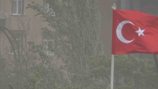 Aksarayda şiddetli rüzgar tozu dumana kattı