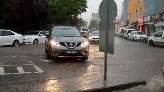 Aksarayda şiddetli yağmur etkili oluyor