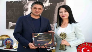 Aliağanın ödüllü öğretmeni Funda Kurtkayadan Başkan Acara teşekkür ziyareti