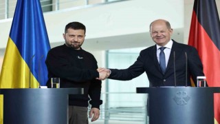 Almanya Başbakanı Scholz ile Ukrayna Devlet Başkanı Zelenskiy ile bir araya geldi