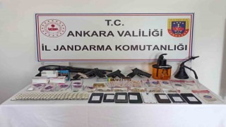 Ankarada 14 adrese eş zamanlı operasyon: 12 gözaltı