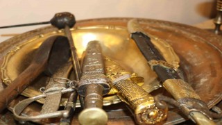 Ankarada antika sevenler müzayedede bir araya geldi