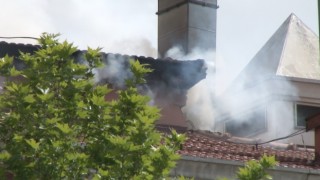 Ankarada özel bir hastanenin çatısında çıkan yangın kontrol altına alındı