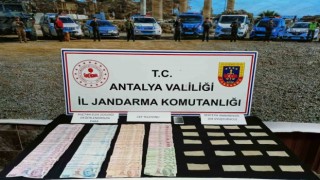 Antalyada 180 firari şahıs ile uyuşturucu ve kaçakçılık şüphelisi 53 şahıs yakalandı