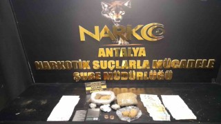 Antalyada 5 kilo 272 gram esrar, 19 bin 881 adet extacy hap ele geçirildi