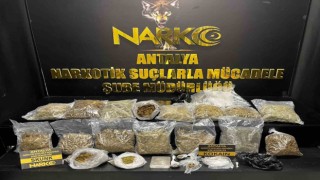 Antalyada 8,5 kilogram esrar, 20 gram kokain maddesi ele geçirildi