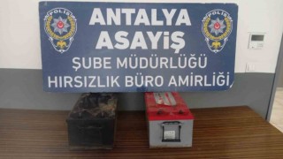 Antalyada akü hırsızı yakalandı