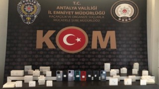 Antalyada polisten kaçak elektronik eşya ve tütün operasyonu