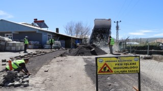 Ardahanda yol yapım çalışmaları sürüyor