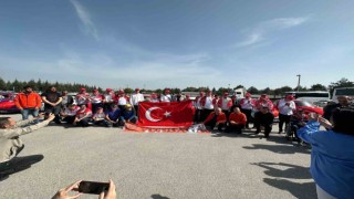 Askerlik hayali kuran 19 özel bireylere vosvoslarla Türk bayraklı konvoy