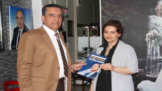 Av. Dinç, sokak sokak gezerek Cumhurbaşkanı Erdoğana destek topluyor