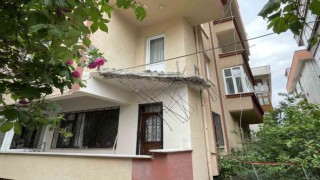 Avcılarda balkonu çöken 36 yıllık bina tahliye edildi