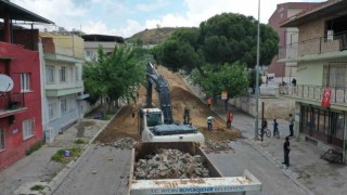 Aydın Büyükşehir Belediyesi Şerbetci Caddesinde sıcak asfalt çalışmalarına başladı