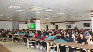 Ayvalıkta ‘Derste Akademisyen Var Projesi hayata geçti