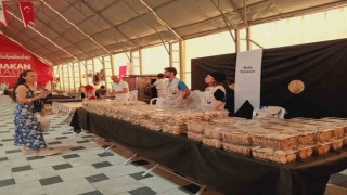 Bahçelievlerde depremzede girişimci kadınalar  için ‘Yardım Eli çadırı kuruldu