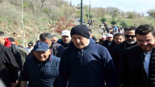 Bakan Akar: 40 yıldır milletimizin başına musallat olan beladan asil milletimizi kurtaracağız