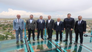 Bakan akar, Başkan Büyükkılıç ve Milletvekili Ersoy, Seyir Terasında Bünyanı izledi