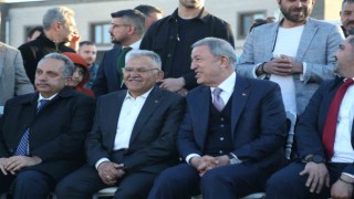 Bakan Akardan gençlerle keyifli buluşma