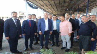 Bakan Çavuşoğlu hal esnafıyla buluştu