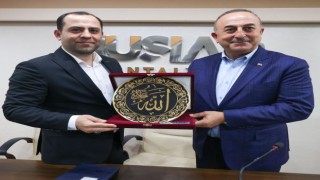 Bakan Çavuşoğlu, iş insanlarıyla bir araya geldi