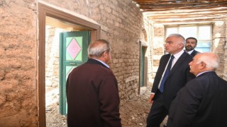 Bakan Ersoy, onarımları süren Cemevlerini ziyaret etti