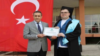 Balıkesir Üniversitesi yılın ilk mezunlarını Burhaniyede verdi