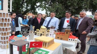 Balıkesirde 23 Okul öğrencilerinin eserleri sergilendi