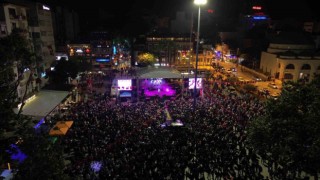 Balıkesirde gençler konserlere akın etti