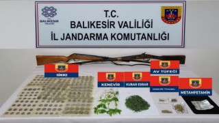 Balıkesirde tarihi eser ve uyuşturucu satan 3 şahsa operasyon