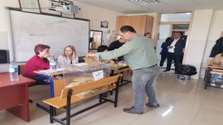 Bandırmada oy kullanımı başladı