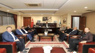 Bandırmaspor yeni yönetimi Belediye Başkanı Tolga Tosunu ziyaret etti