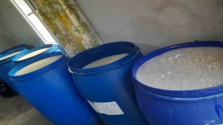 Banyo ve tuvalette üretilen 3 bin 390 litre sahte içki ele geçirildi