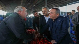 Başkan Böcek Hal esnafının problemlerinin çözümünde yanlarındayım