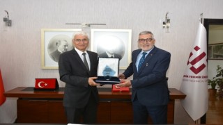 Başkan Bozkurttan Rektör Özcana teşekkür ziyareti