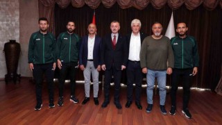 Başkan Büyükakın, şampiyon gençlerle bir araya geldi