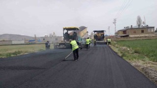 Başkan Büyükkılıç verdiği sözü tuttu: Akmescitte 4 milyon TLlik asfalt çalışması yapılıyor
