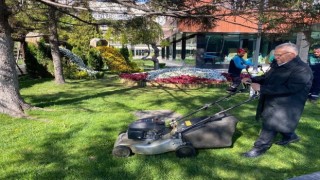 Başkan Büyükkılıçtan belediye parkında bahar mesaisi