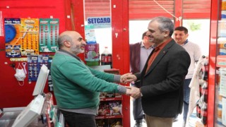 Başkan Çiftçi, hem esnafın taleplerini dinliyor hem de yapılan projeleri anlatıyor
