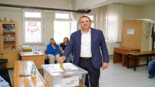 Başkan Mesut Ergin eşi Canan Erginle birlikte oyunu kullandı