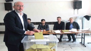 Başkan Mustafa Önsay oyunu kullandı