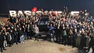 Başkan Özlüden gençlere Togg sürprizi
