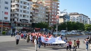 Batmanda gençlik yürüyüşü