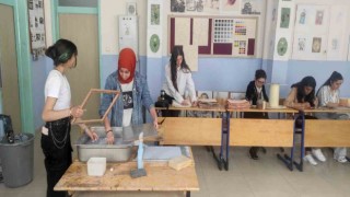 Batmanda lise öğrencileri hayata geçirilen proje ile okullarının kağıt ihtiyacını karşılıyor