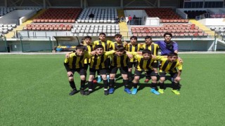 Bayburt Ortaokulu futbol takımı bölge şampiyonu