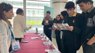 Bayburt Üniversitesi aday öğrencilerle bu kez Erzincandaki tanıtım fuarında buluştu