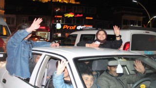 Bayburtta seçim kutlaması gece geç saatlere kadar devam etti