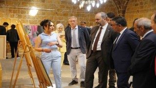 Bayburtun Tarihi ve Medeniyeti Bayburt Üniversitesi öğrencilerinin tuvallerinde yeniden canlandı
